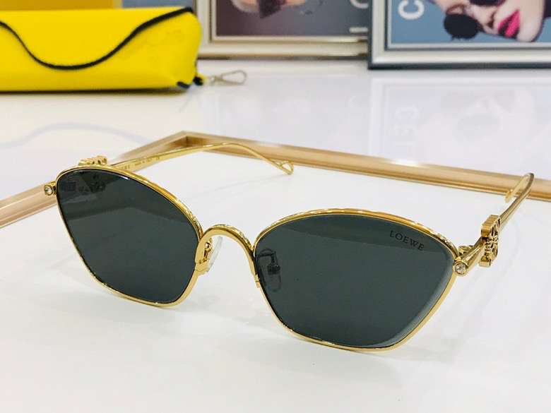 Picture of Loewe Sunglasses _SKUfw52404594fw